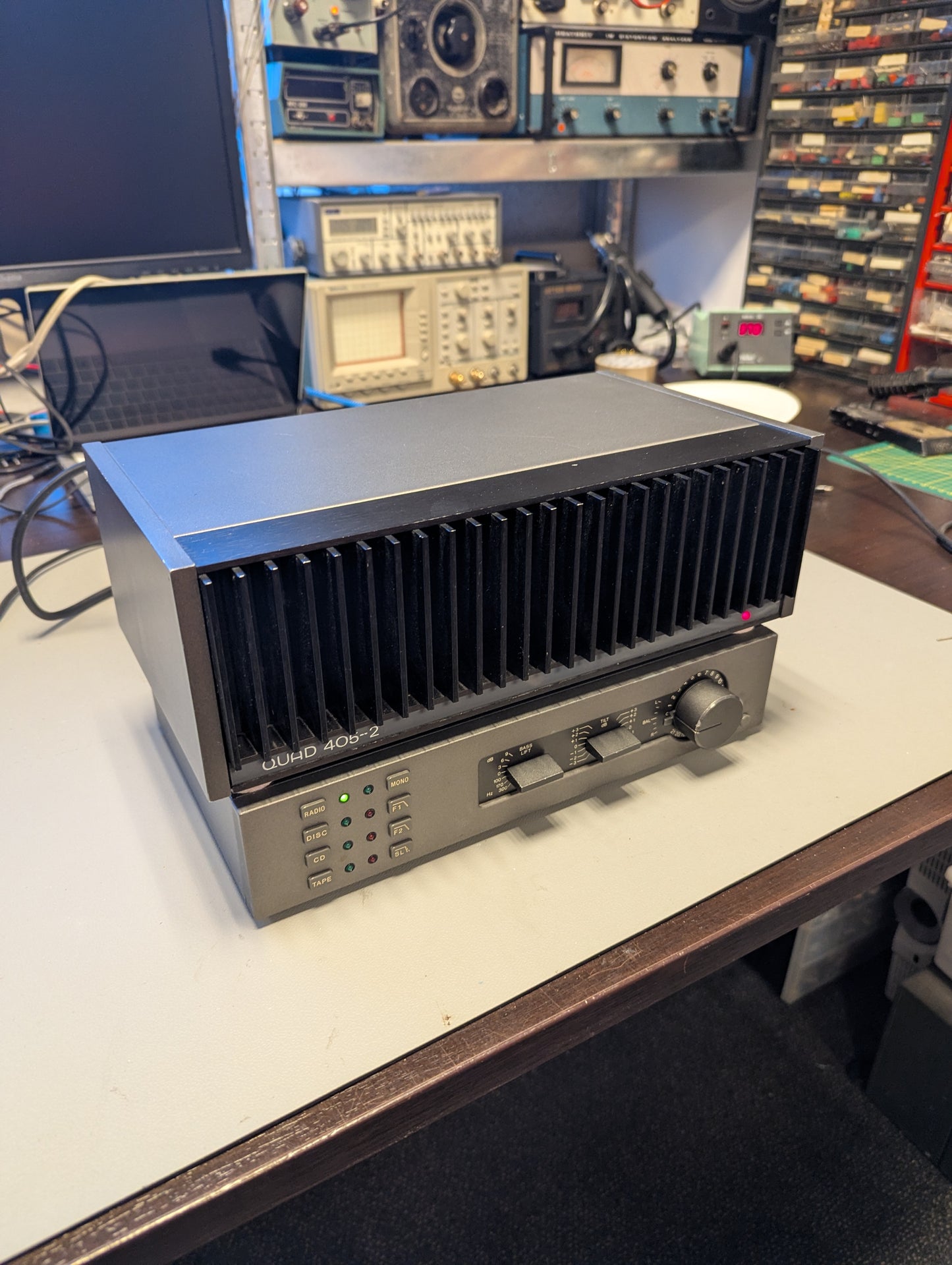 Quad 405-2 eindversterker & Quad 34 voorversterker