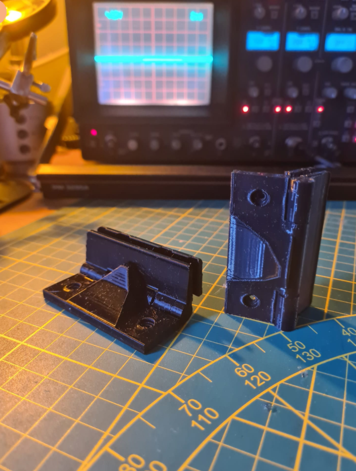 Technics SL1200 hinges
